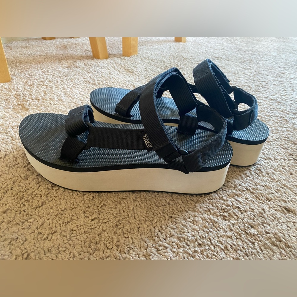 Teva Women’s Flatform sandals | Black and White